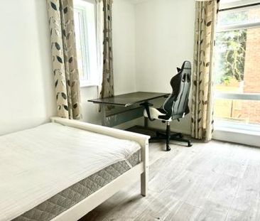 4 Bedroom Student House - City Centre - Photo 5