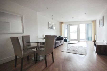 1 bedroom Flat To Let - Photo 2