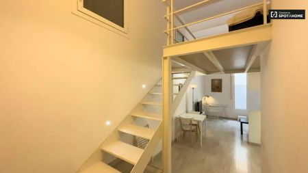 Studio for rent in El Poblenou, smoking allowed - Photo 2