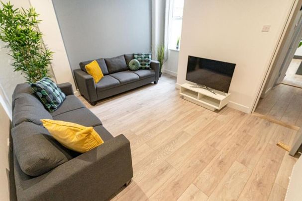 6 bedroom terraced house to rent - Photo 1