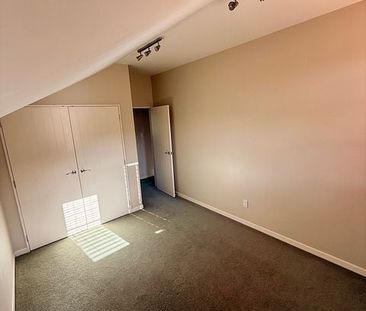 Spacious 4-bed well-presented family home - Photo 5