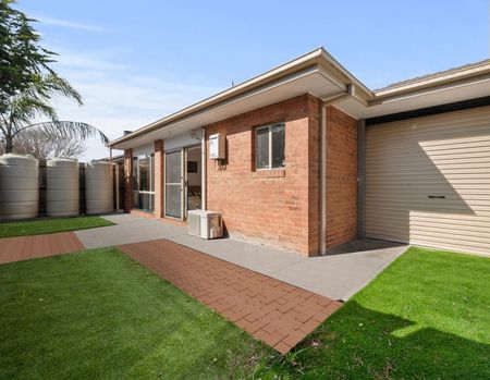 2/24 Henry Street, Melton, VIC 3337 - Photo 2