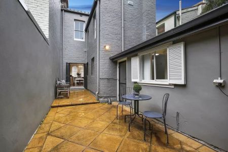 Charming Terrace in Prime Newtown - Photo 3