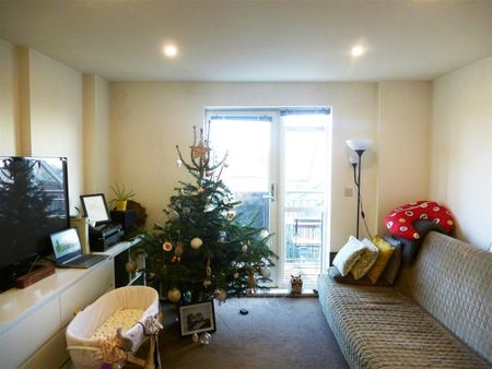 John Thornycroft Road, Southampton - Photo 4