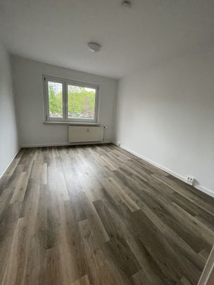 3-Raum-Wohnung mit großem Balkon und Aufzug - Foto 1