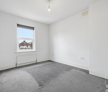 2 bed Flat To Let - Photo 3