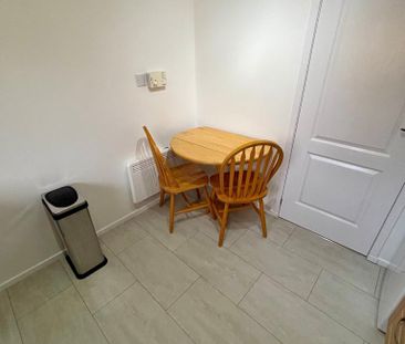 2 bedroom end of terrace house to rent - Photo 4