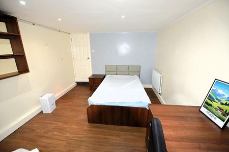 6 bedroom house to rent - Photo 4