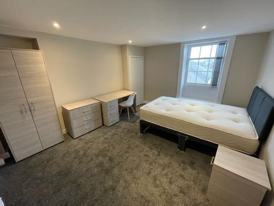 4 bedroom private hall to rent - Photo 1