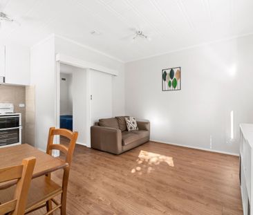 Stylish Fully Furnished 1-Bedroom Unit in a Prime Wantirna South Lo... - Photo 4