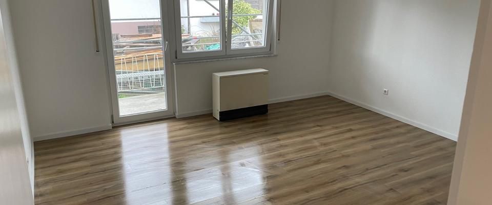 3-Zimmer Hochparterre-Wohnung renoviert mit großzügigem Schnitt - Foto 1