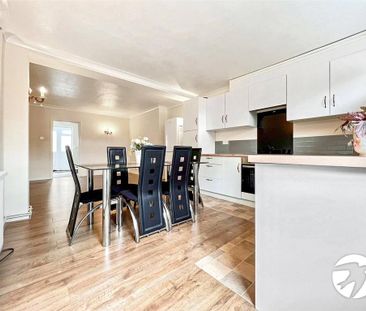 3 bedroom end of terrace house to rent - Photo 2