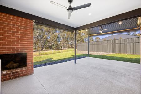 Stunning 4 Bedroom Family Home - Photo 5