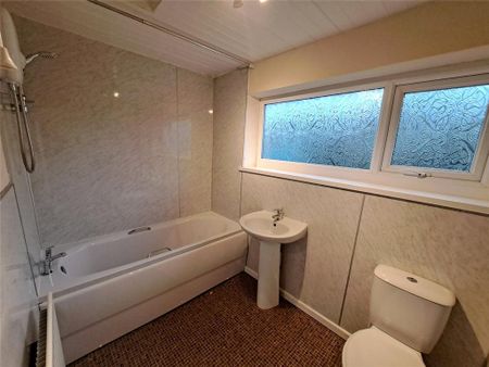 3 bedroom semi-detached house to rent - Photo 5