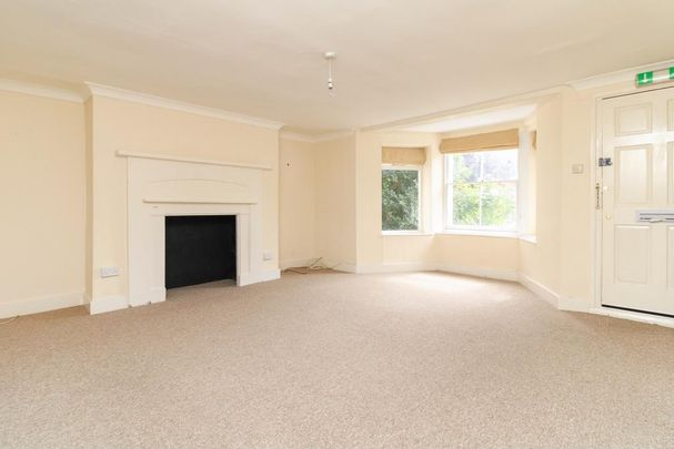 1 bedroom ground floor flat to rent - Photo 1