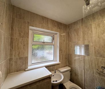 2 bedroom end of terrace house to rent - Photo 2