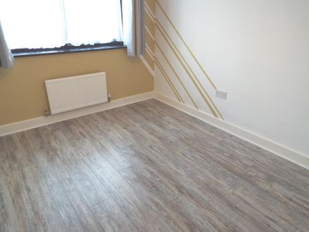 4 bedroom terraced house to rent - Photo 3