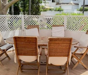 Luxury Apartment for rent in Marbella Del Este, Andalusia - Photo 5