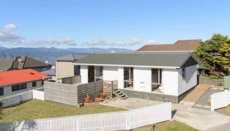 Stunning 3-Bedroom House in Newlands for Rent! - Photo 4