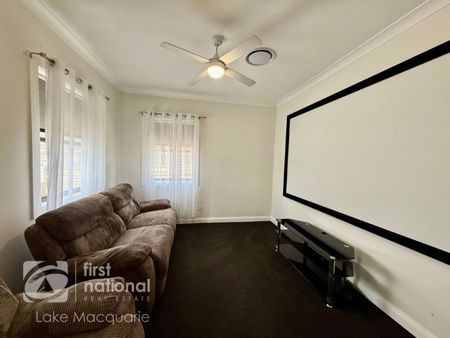 Family home with large shed - Prime Location in Toronto - Photo 3