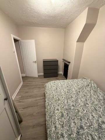 Room in a Shared Flat, Deloraine House, SE8 - Photo 5