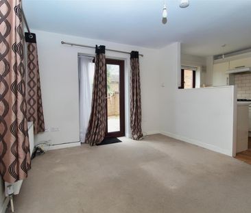 2 Bedroom House - Semi-Detached To Let - Photo 1
