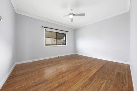 Comfortable Living in the Heart of Swansea - Photo 3