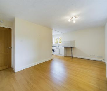 Balcombe Road, Pound Hill - Photo 5