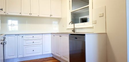 WEST TAMWORTH - Lovely Renovated Three Bedroom Home - Photo 3