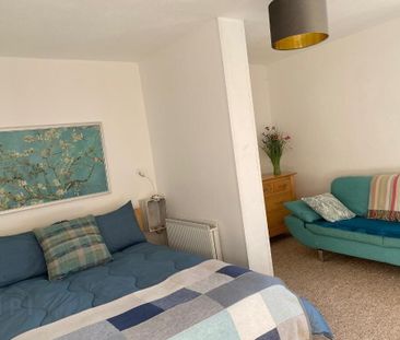 21 Eglinton Lane (STUDENT LET), Portrush, BT56 8DX - Photo 2