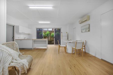 Refurbished 2 Bedroom Home in An Elevated Alexandra Headland Location! - Photo 4