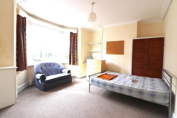 1 bedroom in a house share to rent - Photo 1