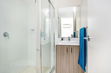 STYLISH LOW MAINTENANCE DUPLEX - Photo 4