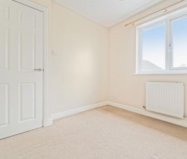 2 bedroom semi-detached house to rent - Photo 2