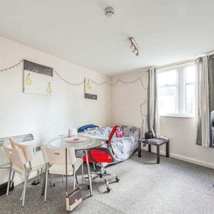 Queen Street - Photo 1