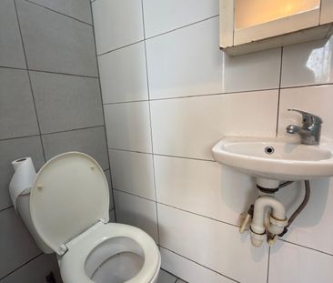 self contained studio flat close to ilford station-£850pcm - Photo 2