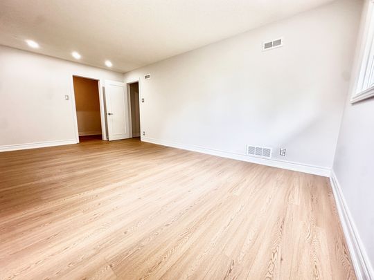 For Lease - 1319 Cumnock Crescent, Oakville, Ontario - Photo 1