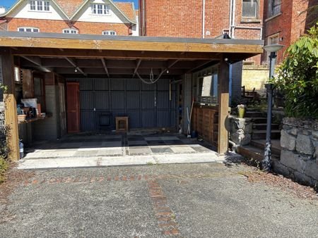 Something special on Stafford Street - Photo 2