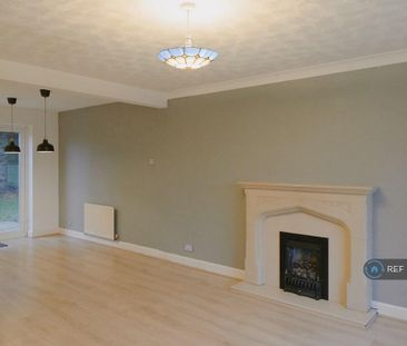 3 bedroom detached house to rent - Photo 2