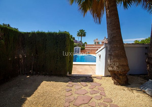 Charming semi-detached villa for rent in Calpe