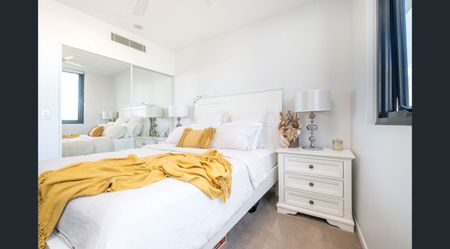 One Bedroom Apartment with multi-purpose room - Photo 4