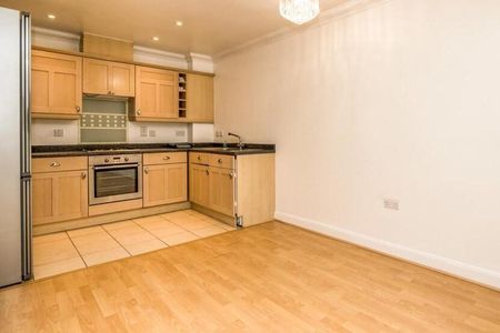 Holly Lodge, Woking, Surrey, GU22 - Photo 3