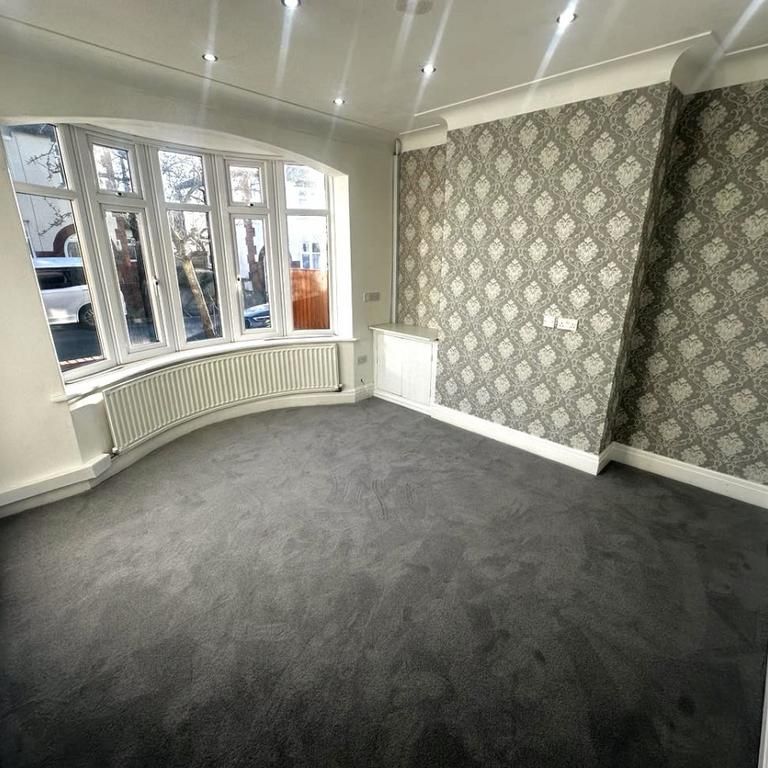 3 bedroom semi-detached house to rent - Photo 1