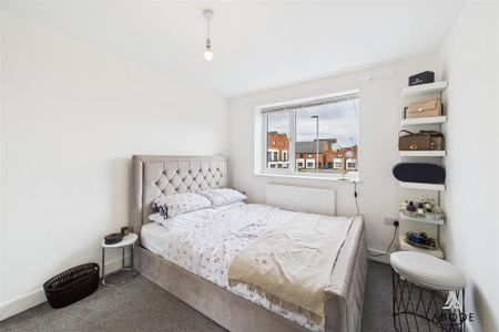 3 bedroom semi-detached house to rent - Photo 5