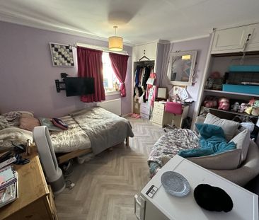 Sutton Crescent, Norwich, Freethorpe - Photo 3