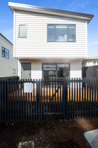 Stunning New Build Home on Claymore Street - Photo 2