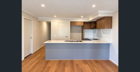 Modern 3-Bedroom Home with Solar & Double Garage - Photo 2