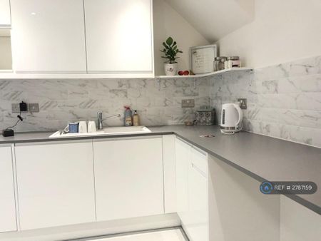 3 bedroom terraced house to rent - Photo 5