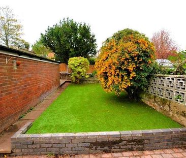 Pembroke Drive, Westlands, Newcastle, ST5 - Photo 6