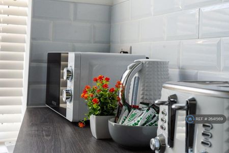 1 bedroom flat to rent - Photo 5